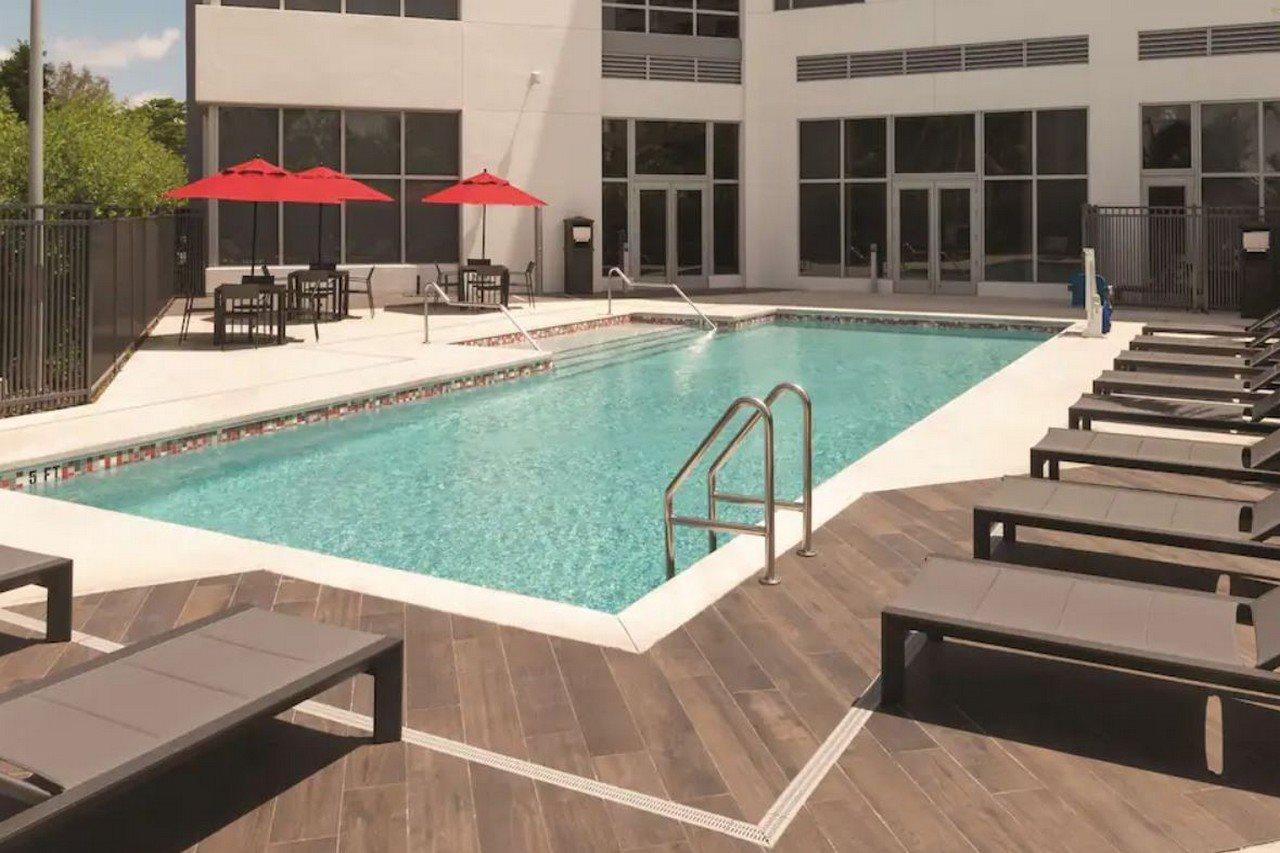 Hotel Radisson Red Miami Airport Miami Springs Exterior foto