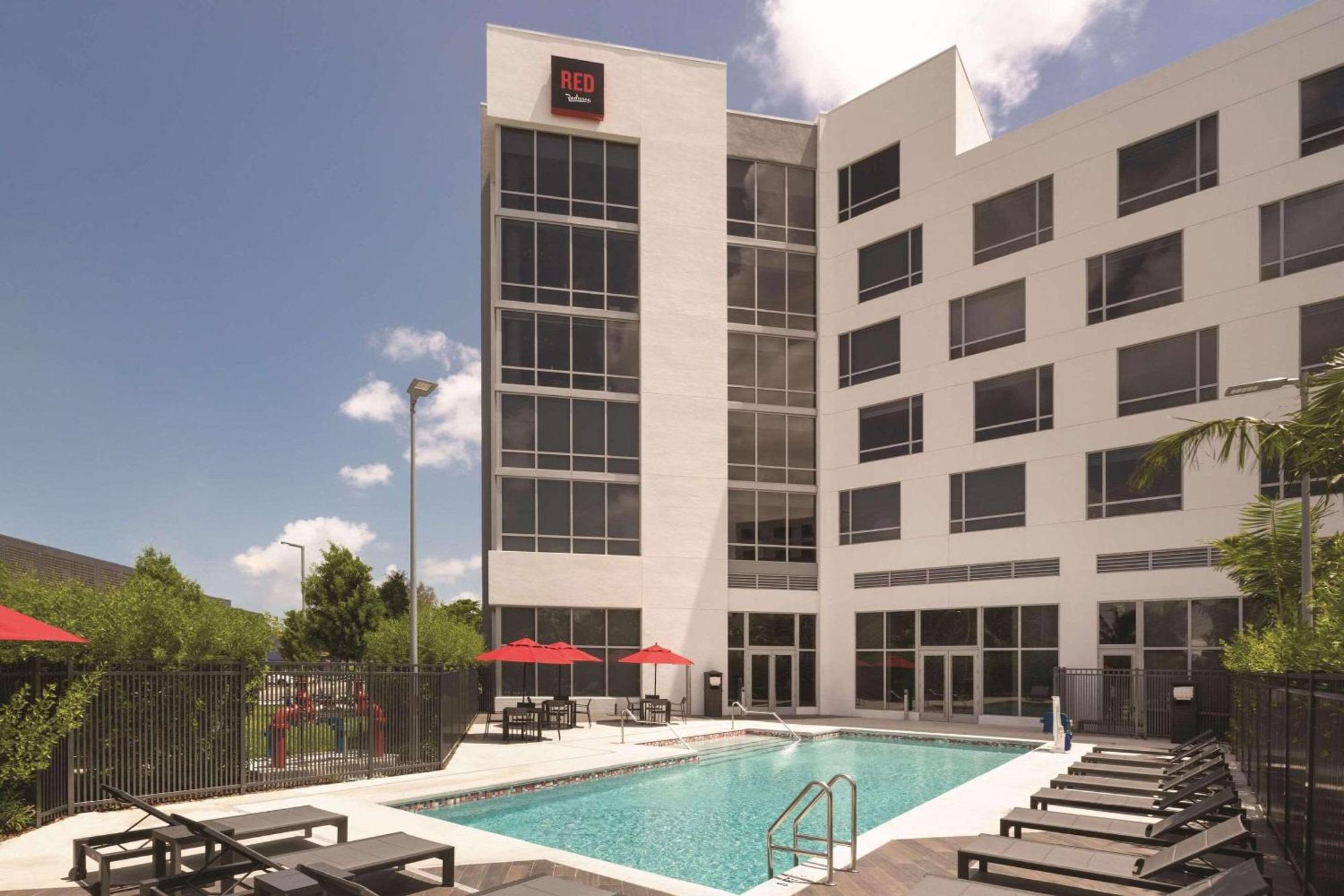 Hotel Radisson Red Miami Airport Miami Springs Exterior foto