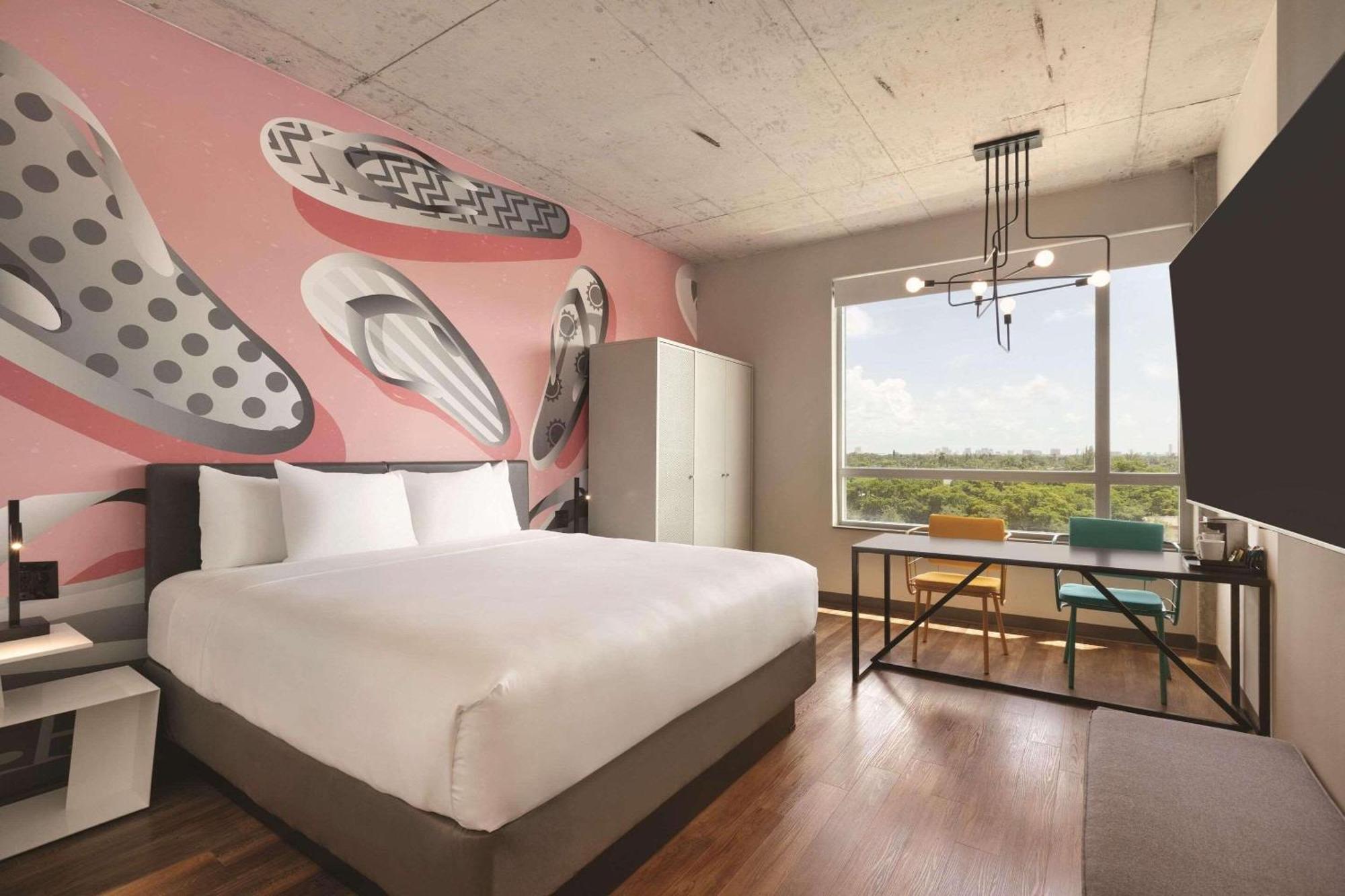 Hotel Radisson Red Miami Airport Miami Springs Exterior foto