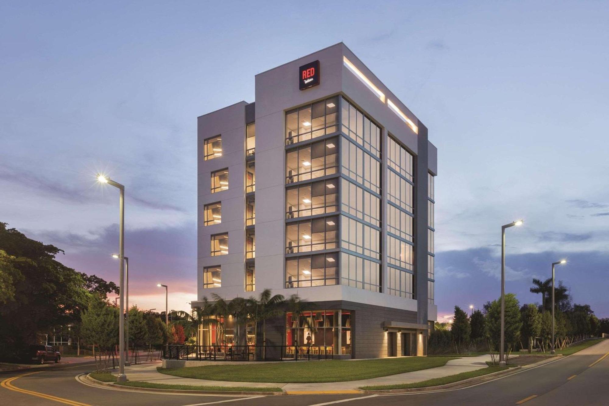 Hotel Radisson Red Miami Airport Miami Springs Exterior foto